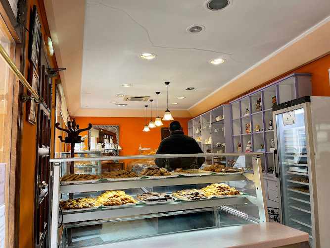 Fotografia tomada fuera de Confitería Caprichos - Pastelería en Valencia de Don Juan, León