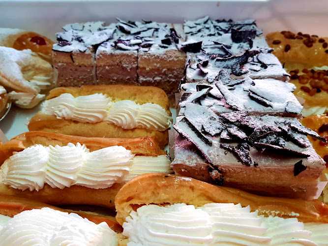 Fotografia tomada fuera de Obrador De Confitería Domingo Ortega - Panadería en Mairena del Aljarafe, Sevilla