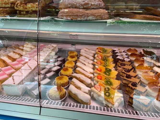 Fotografia tomada fuera de Pastelería Obrador Bombon - Panadería en Sevilla, Sevilla