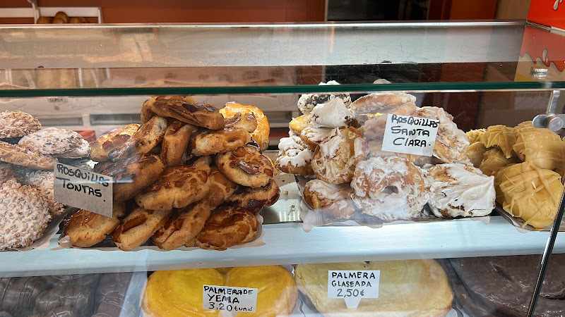 Fotografia tomada fuera de PASTELERÍA LONGINOS II - Pastelería en Madrid, Madrid
