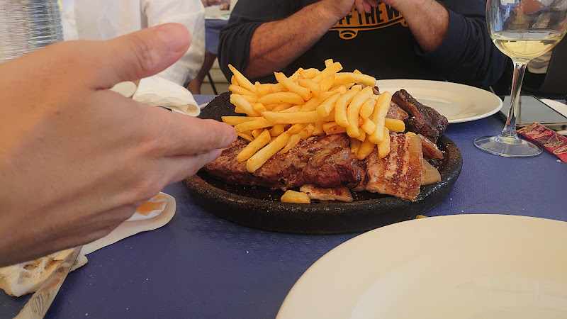 Fotografia tomada fuera de Heladeria Piscina Castellenos - Tienda de postres en Castellanos de Moriscos, Salamanca