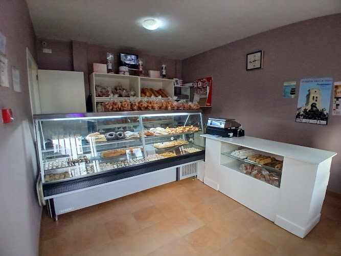 Fotografia tomada fuera de Panadería Pastelería Romero - Pastelería en Fuentesaúco, Zamora