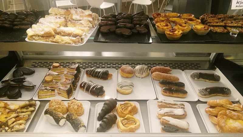 Fotografia tomada fuera de Heladeria&Pasteleria GALERY - cafeterías en Villamayor, Salamanca