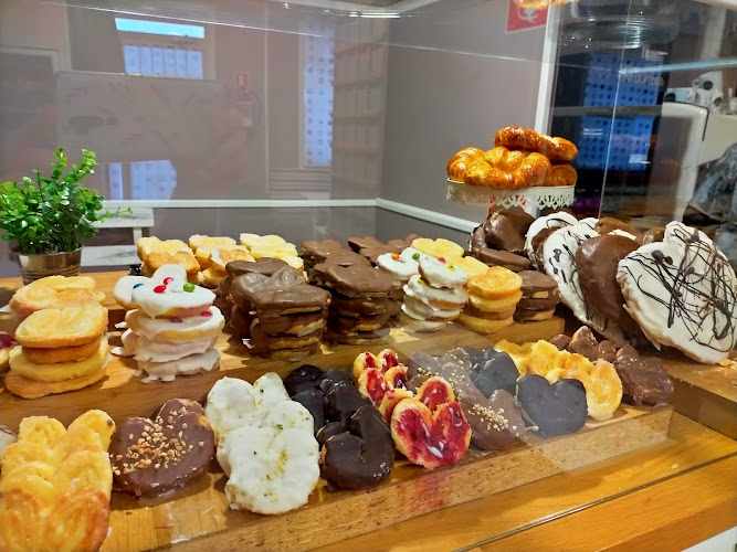 Fotografia tomada fuera de 13 TRUFAS Pastelería-Obrador-Cafetería - Pastelería en Galápagos, Guadalajara