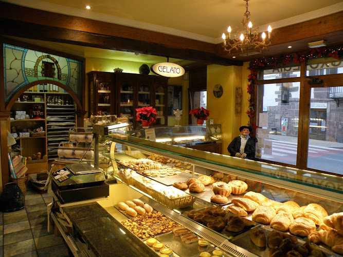 Fotografia tomada fuera de Arkupe Txokolateak-Gozotegia - Chocolatería en Elizondo, Navarra