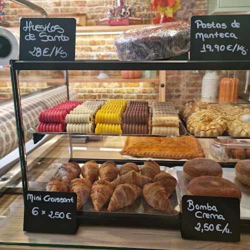 Fotografia tomada fuera de A Punto de Nieve Pastelería de Montaña - Pastelería en La Pola de Gordón, León