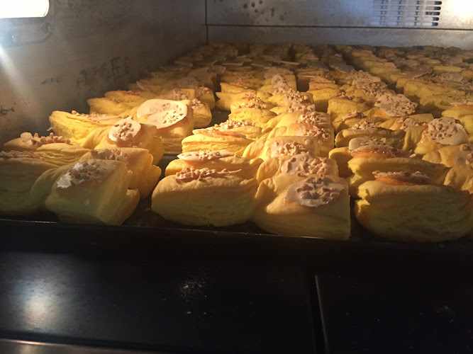 Fotografia tomada fuera de Valdés Hojaldrería - Pastelería en Sahelices de Sabero, León