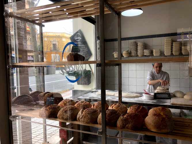 Fotografia tomada fuera de PANERA / pan artesanal - Panadería en Sevilla, Sevilla