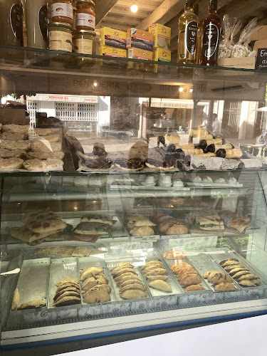 Fotografia tomada fuera de Panadería Crustum Panem San Jacinto - Panadería en Sevilla, Sevilla