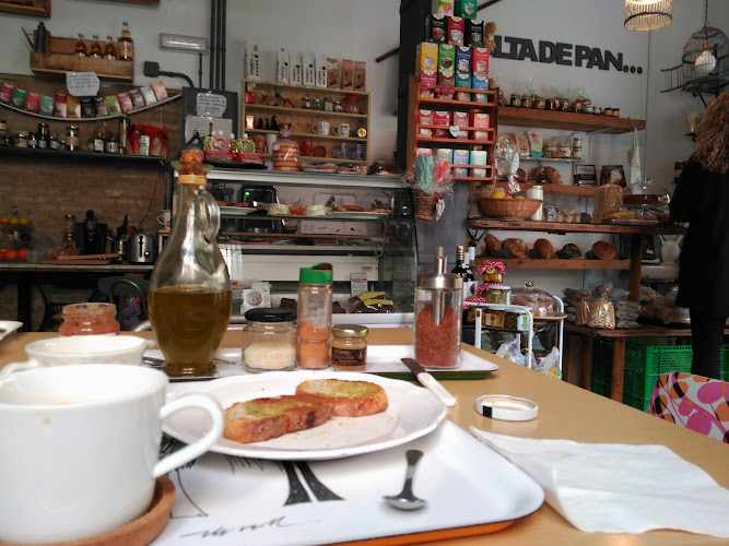 Fotografia tomada fuera de A falta de pan - Tienda de alimentos naturales en Sevilla, Sevilla