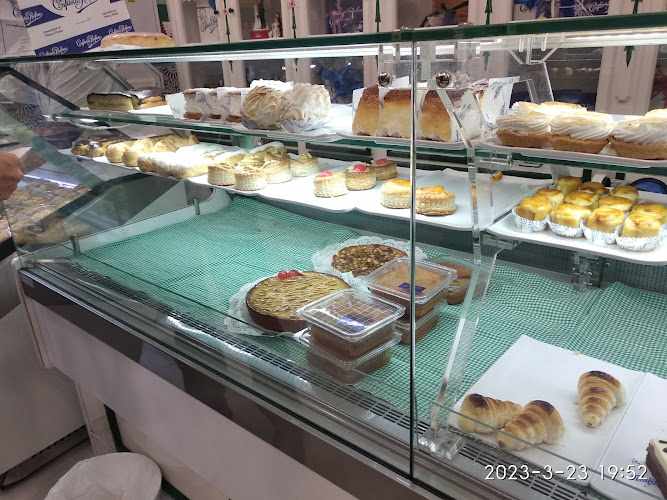 Fotografia tomada fuera de Confitería Rufino - Pastelería en Sevilla, Sevilla