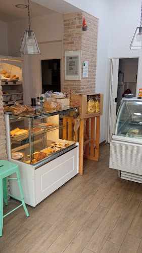 Fotografia tomada fuera de Panadería Pastrinium MMXXI - Panadería en Sevilla, Sevilla