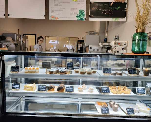 Fotografia tomada fuera de La Vegana Sevilla. Obrador saludable De Dulce Y Salado - Tienda de tartas en Sevilla, Sevilla