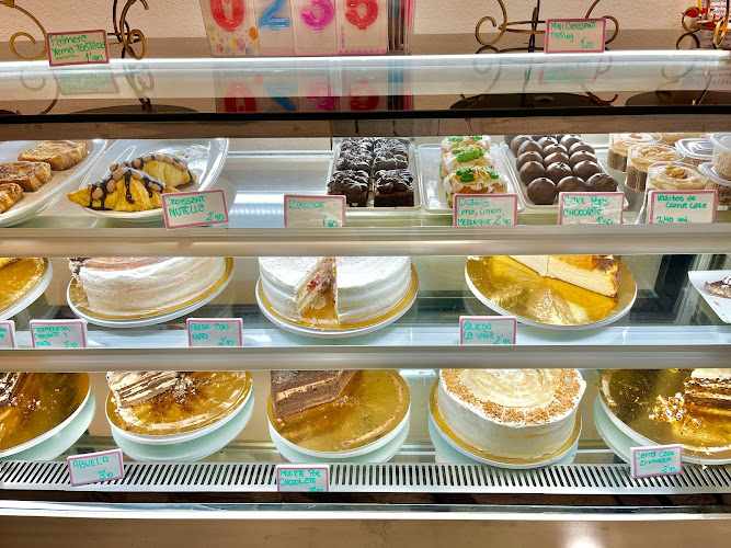 Fotografia tomada fuera de Rocky's Bakery Los Remedios - Cake shop en Sevilla, Sevilla