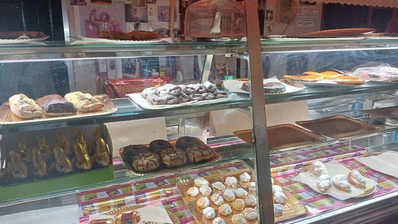 Fotografia tomada fuera de Pastelería Angel Parrales Triana - Pastelería en Sevilla, Sevilla