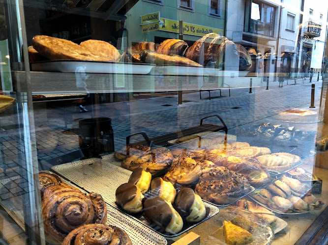 Fotografia tomada fuera de La Pedrera Confitería- Obrador - Pastelería en Cangas de Onís, Asturias