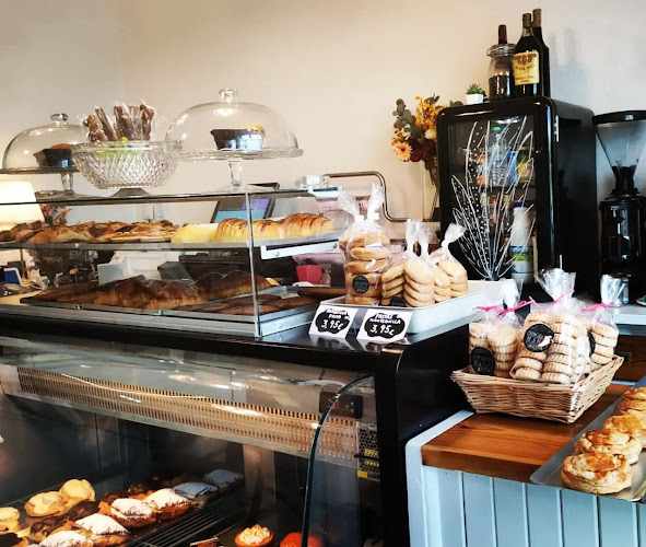 Fotografia tomada fuera de Confitería Merino - Pastelería en Cangas de Onís, Asturias