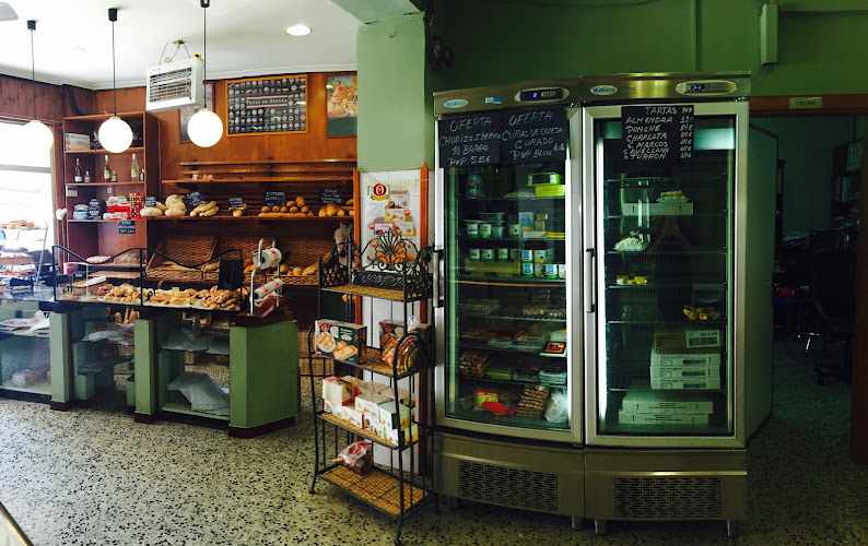 Fotografia tomada fuera de Mon - Panadería en Arriondas, Asturias