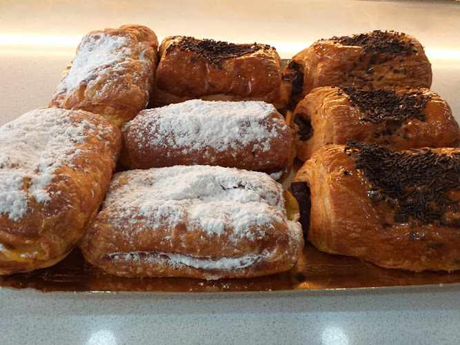 Fotografia tomada fuera de Panadería La Vega - Panadería en Santander, Cantabria