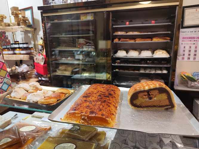 Fotografia tomada fuera de Pastelería Casa Mauro Torres - Pastelería en Segorbe, Castellón