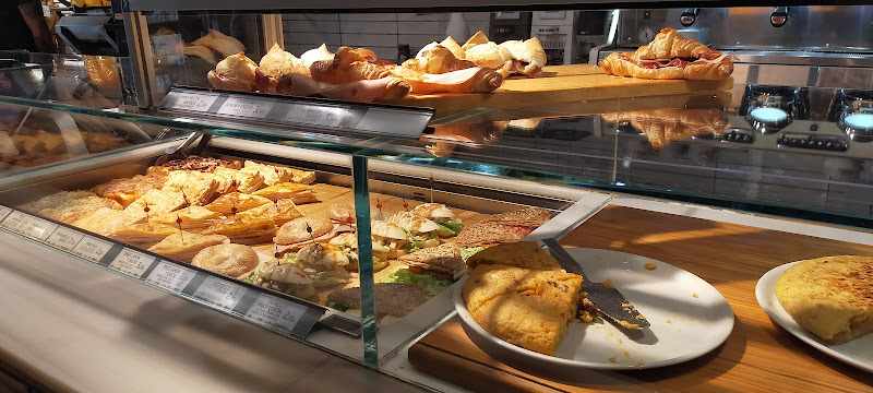 Fotografia tomada fuera de Cafetería Happy - Cafetería en Palencia, Palencia