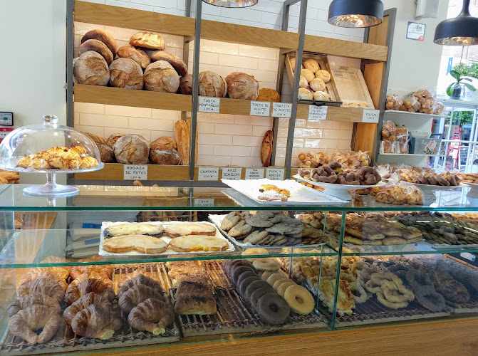 Fotografia tomada fuera de La Cañuta Panadería - Panadería en Santoña, Cantabria