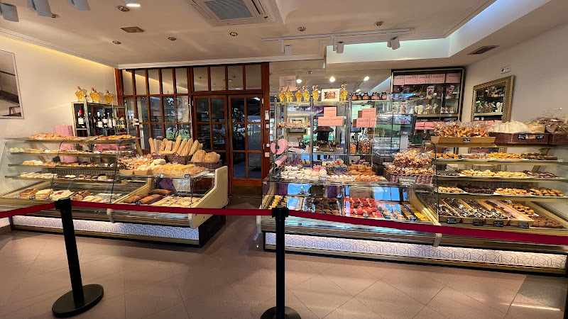 Fotografia tomada fuera de Pastelería Hojaldrería Cristina - Pastelería en Santoña, Cantabria