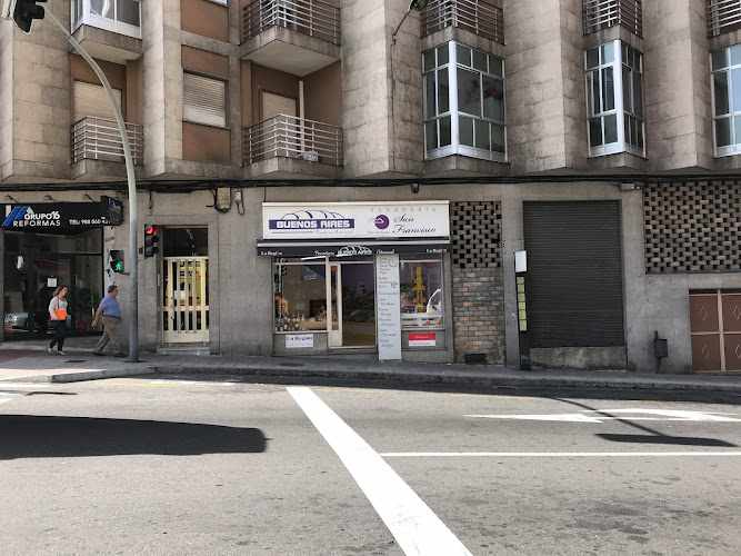 Fotografia tomada fuera de Buenos Aires Panadería San Francisco - Panadería en Ourense, Orense