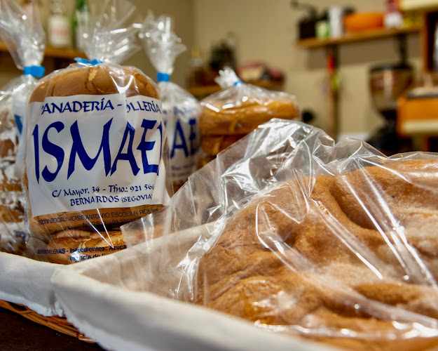 Fotografia tomada fuera de Panaderia Ismael; Escolar Román, J.A. - Panadería en Bernardos, Segovia