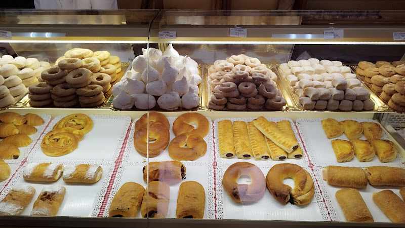 Fotografia tomada fuera de Panadería de Leña Ángeles - Panadería en Riópar, Albacete