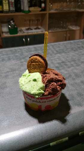 Fotografia tomada fuera de Heladería Vergel / Helados artesanos-Fabricación propia - Heladería en Riópar, Albacete