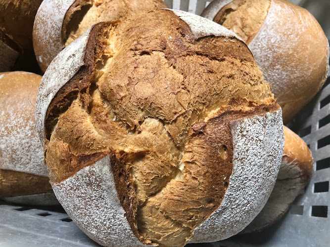 Fotografia tomada fuera de Forn de Pa La Motlleria de Ca L'Ansona - Panadería en Sallent, Barcelona