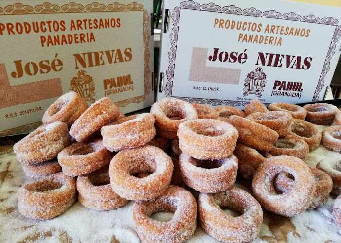 Fotografia tomada fuera de Productos Artesanos Jose Nievas - Bakery en Padul, Granada