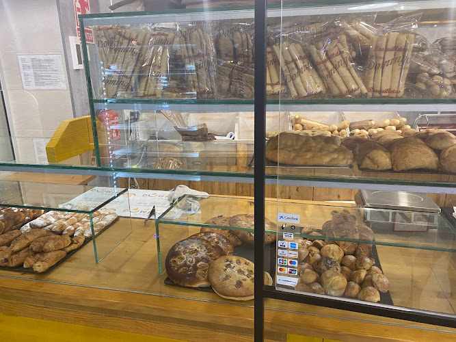 Fotografia tomada fuera de Hornos Domingo | Sagunto - Camí Real - Panadería en Sagunto, Valencia