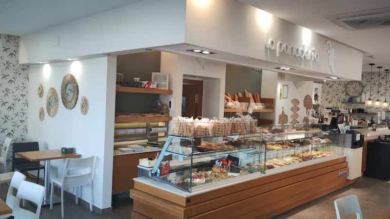 Fotografia tomada fuera de La Panadería - Cafetería Trenco - Forn de pa en Sagunto, Valencia