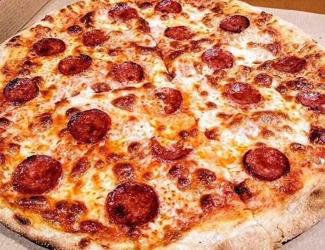 Fotografia tomada fuera de Pizzería Restaurante - Hornos Domingo Plaza Cánovas - restaurantes en Port de Sagunt, Valencia