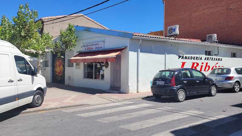Fotografia tomada fuera de Panadería Bollería J. Ribón - Panadería en Medina del Campo, Valladolid