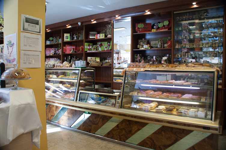 Fotografia tomada fuera de Pastelería Julimar - Pastelería en Valladolid, Valladolid