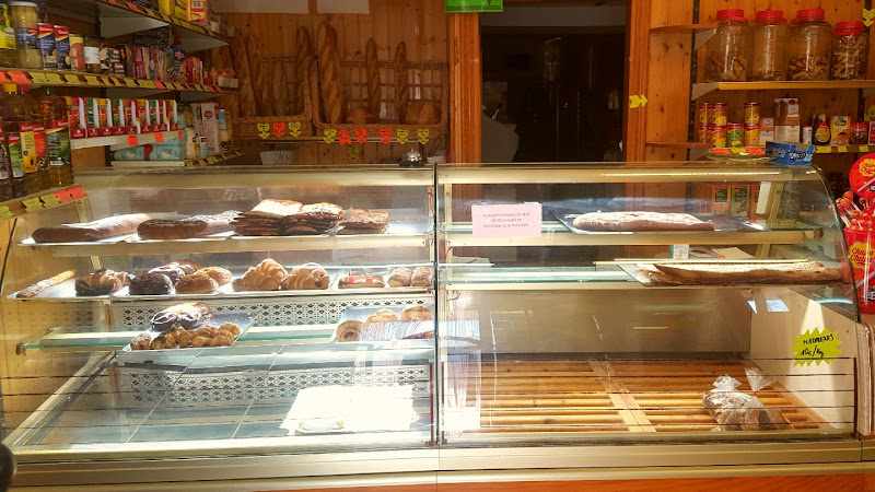 Fotografia tomada fuera de Fleca Les Pobles - Bakery en Les Pobles, Tarragona