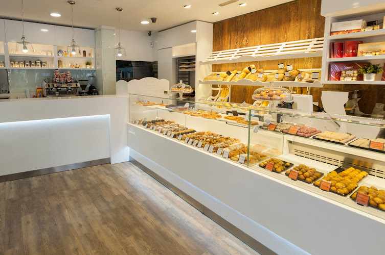 Fotografia tomada fuera de Pastelería La 28 Cantabria - Pastelería en Madrid, Madrid