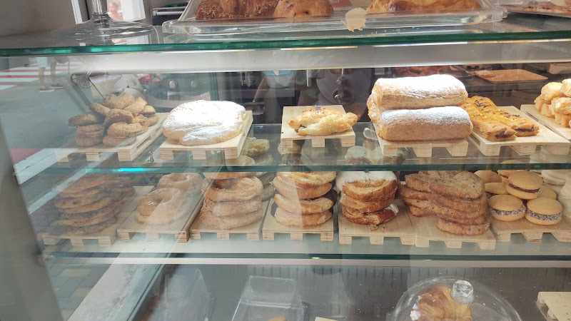 Fotografia tomada fuera de Petites Delícies - Pastelería en L'Ampolla, Tarragona