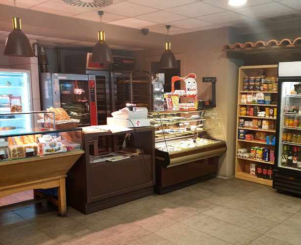 Fotografia tomada fuera de Panadería Cafetería OGIPAN Mutilva - Panadería en Mutilva, Navarra