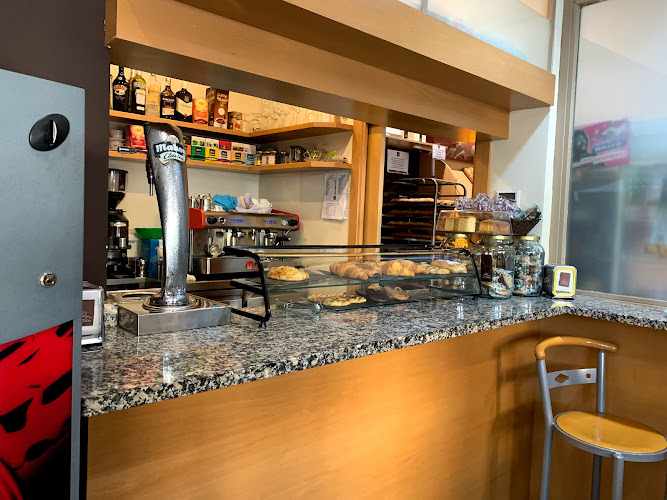 Fotografia tomada fuera de Panadería Cafetería OGIPAN Miguel Astrain - Panadería en Pamplona, Navarra