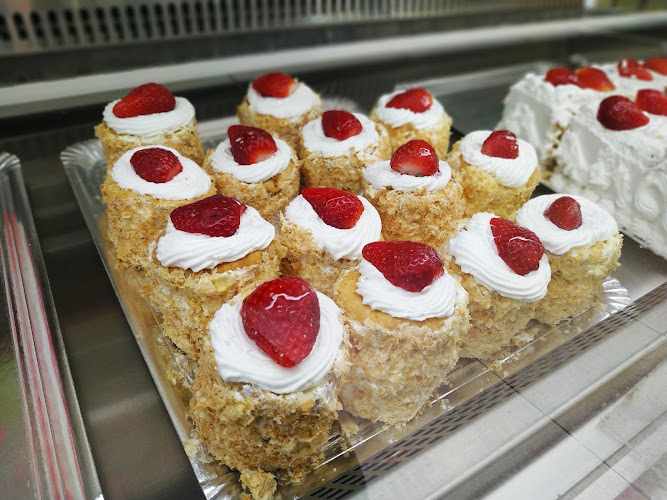 Fotografia tomada fuera de Panadería y Pastelería Ecuador Lucero - Panadería en Madrid, Madrid