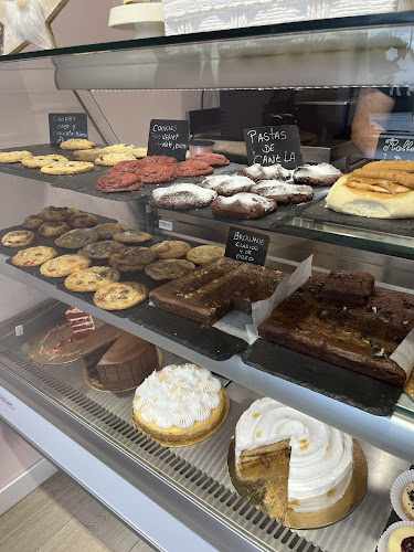 Fotografia tomada fuera de Pastelería-Cafetería Merengue - Pastelería en Mutilva, Navarra