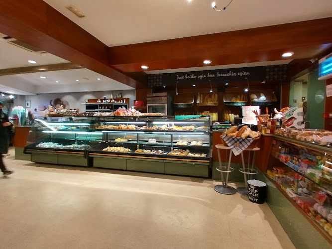 Fotografia tomada fuera de Pastelería+Panaderia Sayalero - Pastelería en Zarautz, Guipúzcoa