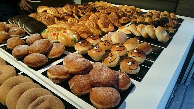 Fotografia tomada fuera de Aramendia Pasteleria - Pastelería en Errenteria, Guipúzcoa