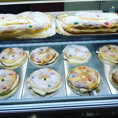 Fotografia tomada fuera de Esnal Gozotegia 1959tik - Pastelería en Hernani, Guipúzcoa