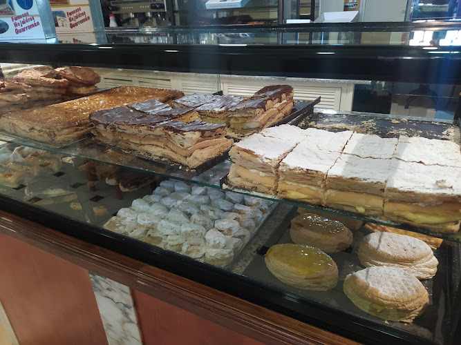 Fotografia tomada fuera de Hojaldres Avenida - Pastelería en Guarromán, Jaén