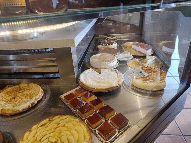 Fotografia tomada fuera de Cafetería-Pastelería Rotacapa - cafeterías en Grazalema, Cádiz